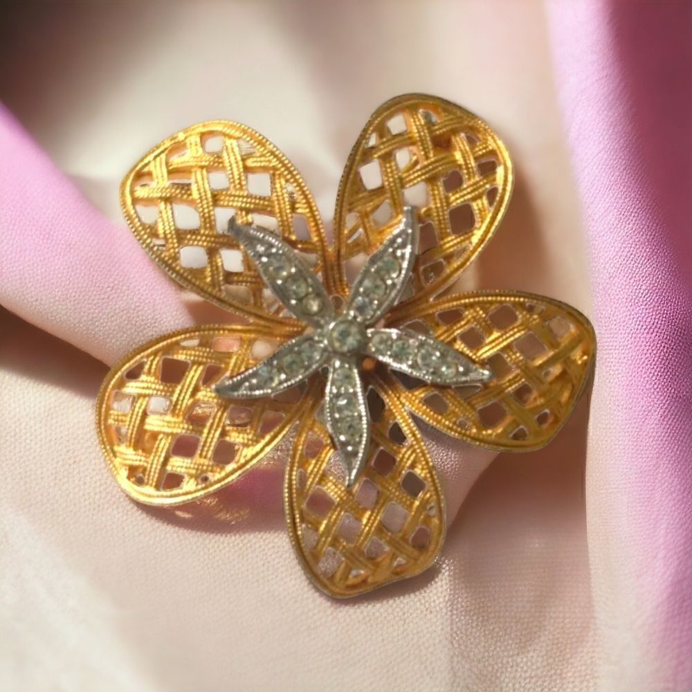 Vtg Filigree Rhinestone Dogwood Brooch Pin Flower Floral Ornate Gold Tone Large